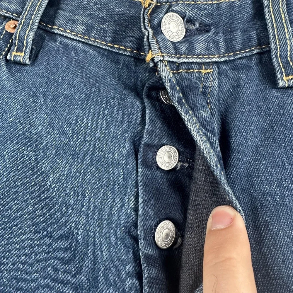 Levi's 501 Jeans Mens 30x34 Blue Medium Wash Button Fly Straight Leg